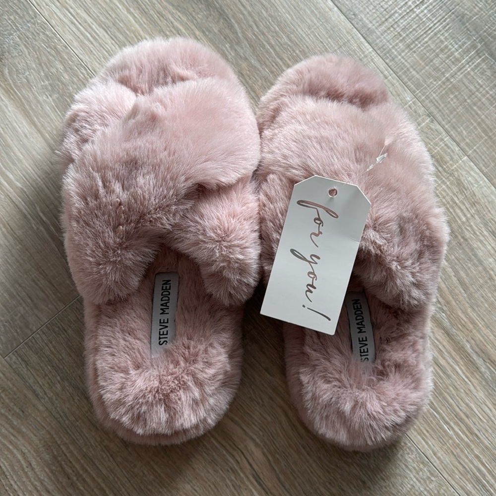Pink Steve Madden Furry Slippers!